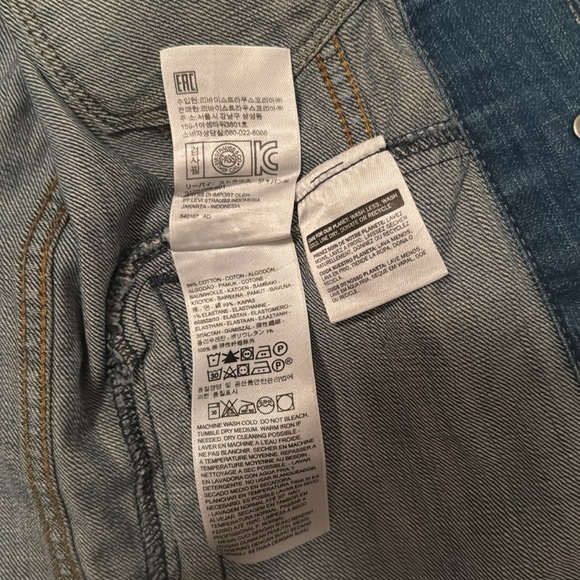 Levi’s jean jacket - Picture 3 of 3